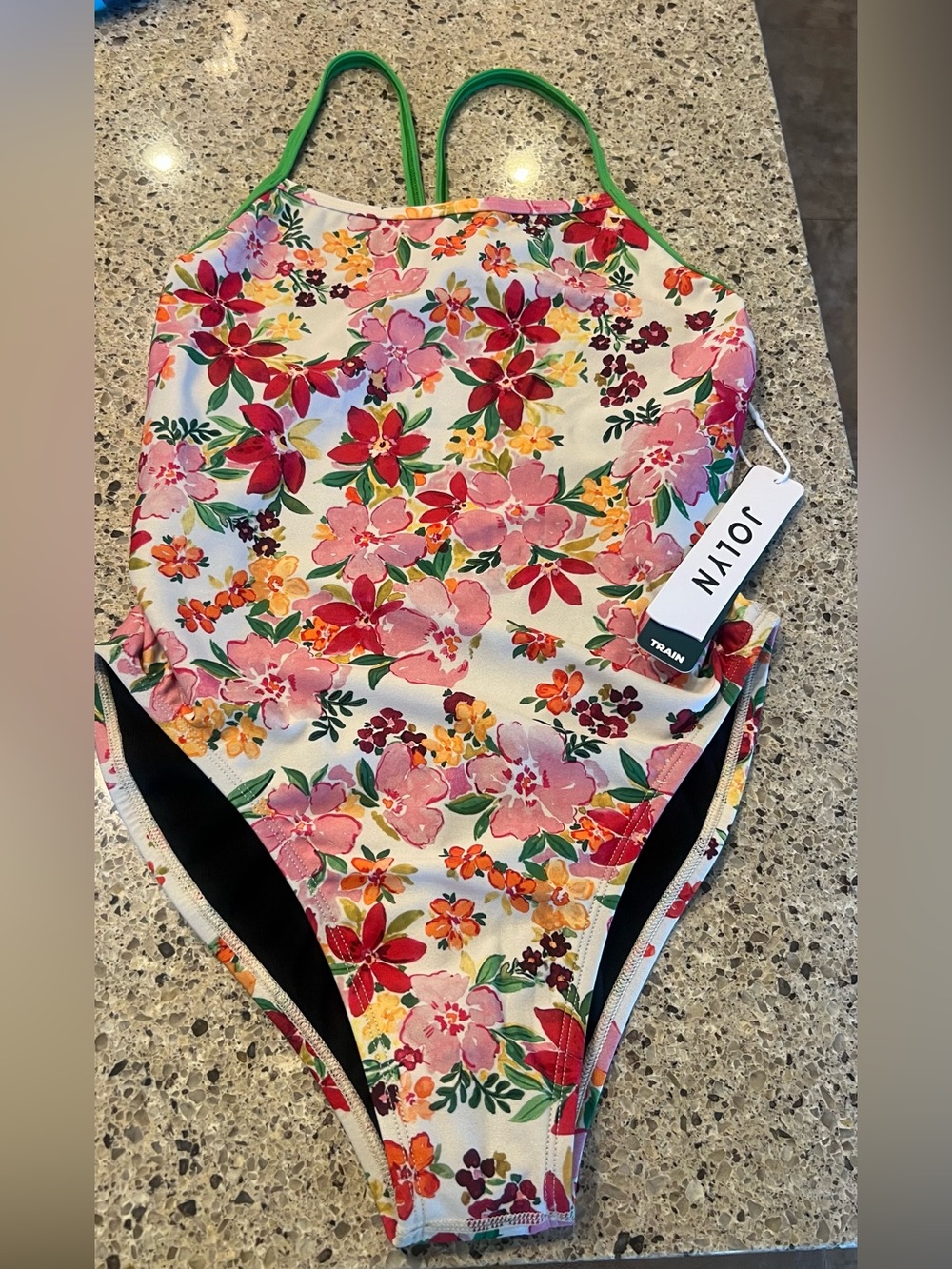 RARE Jolyn NWT Perry 32